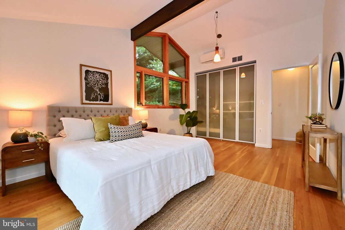 Bedroom, Interior, Pendant Lights, Wood Texture Flooring