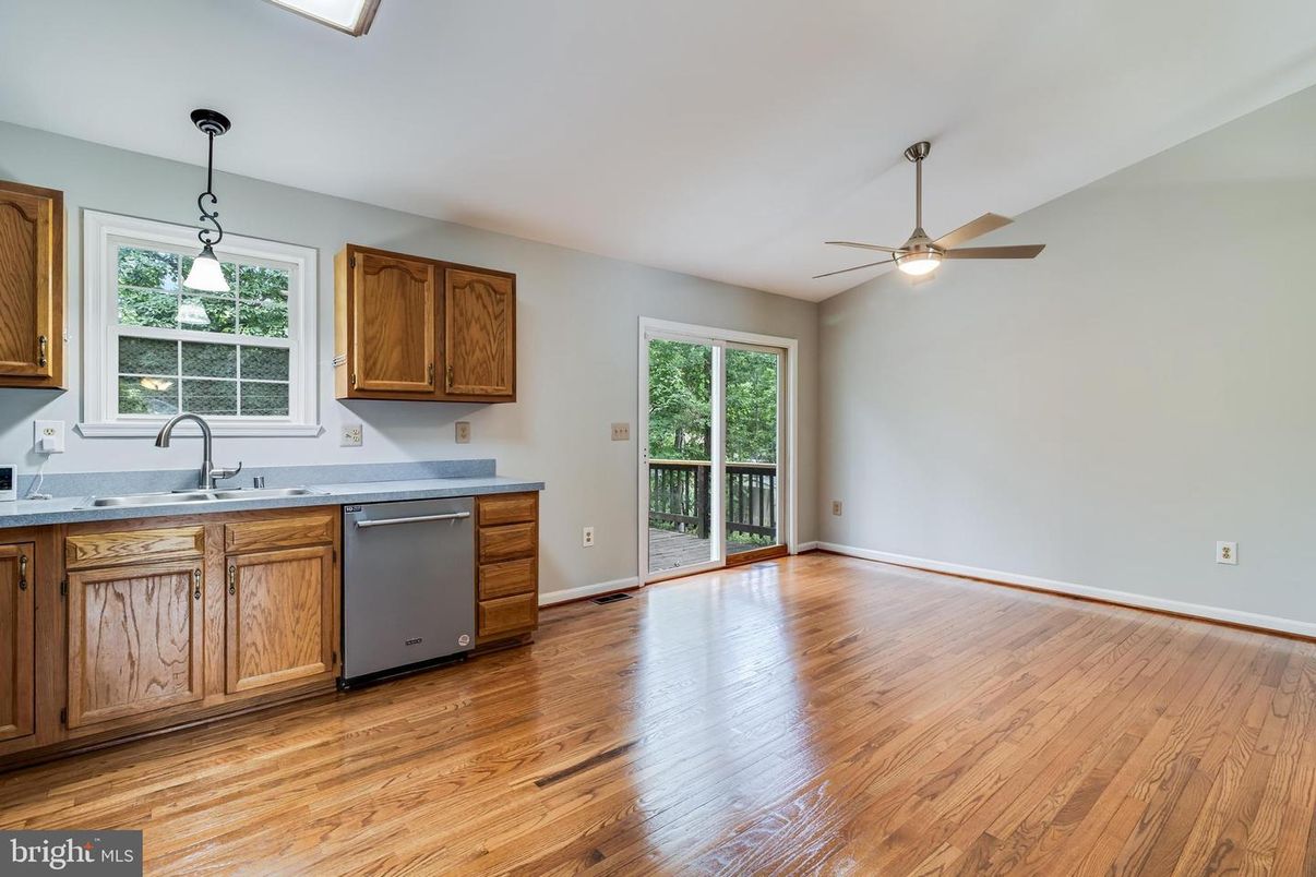 Interior, Kitchen, Pendant Lights, Wood Texture Flooring