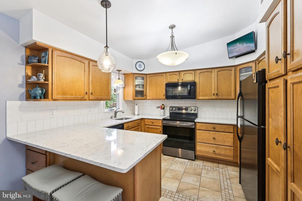 Interior, Kitchen, Pendant Lights, Stainless Steel Appliances