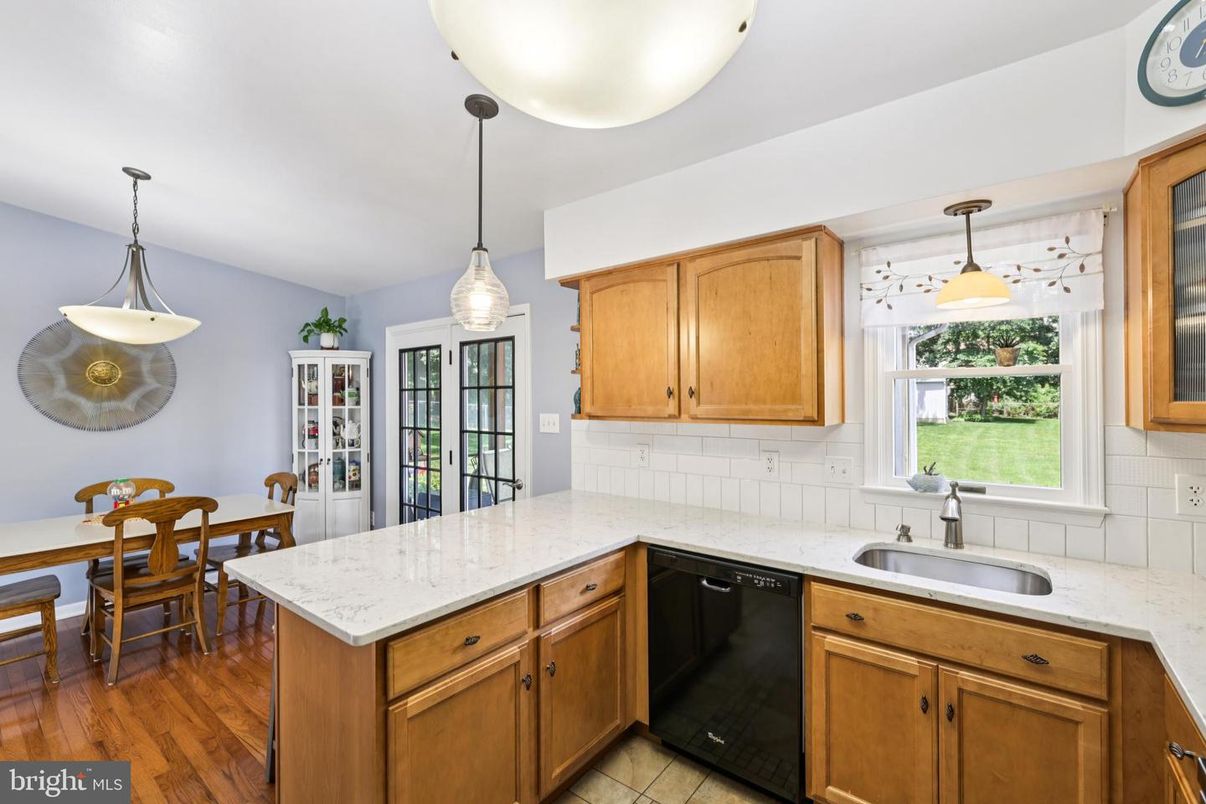 Dining room, Interior, Kitchen, Pendant Lights, Wood Texture Flooring