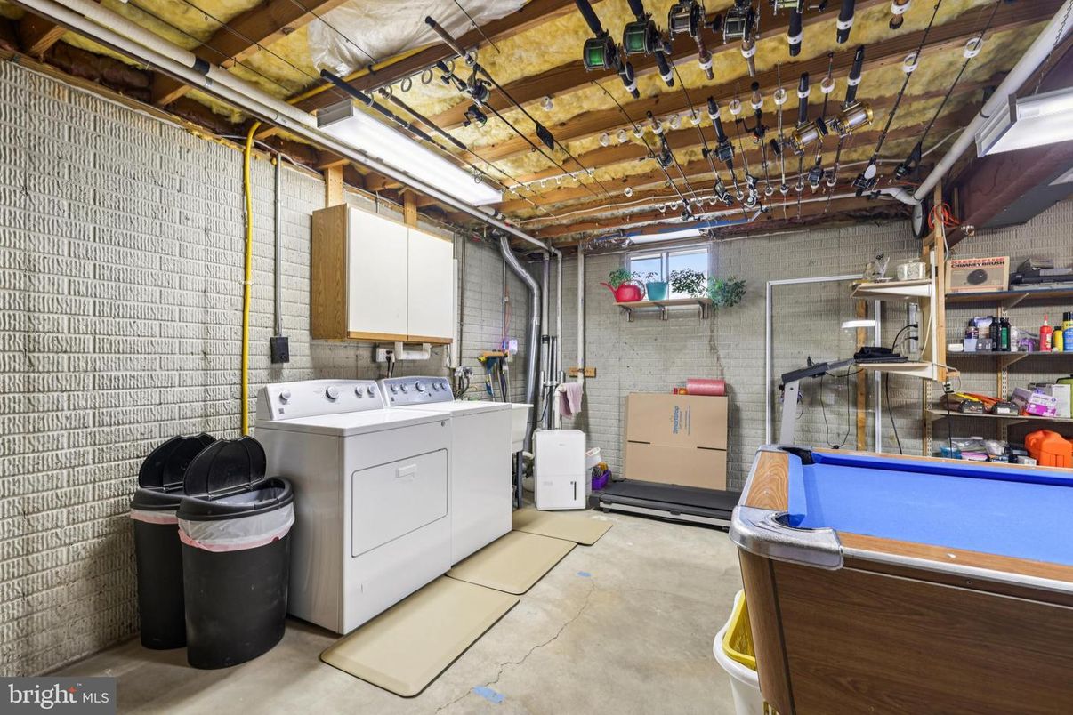Billiard Table, Game Room, Interior, Washer