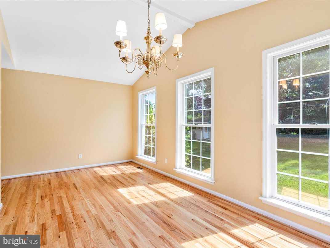 Chandelier, Empty room, Interior, Wood Texture Flooring