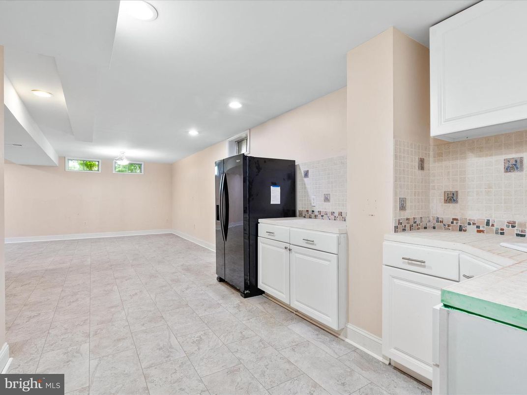 Interior, Kitchen, Recessed Lighting, Tile Countertops