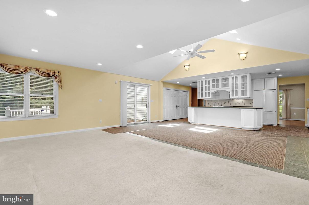 Empty room, Interior, Kitchen, Recessed Lighting