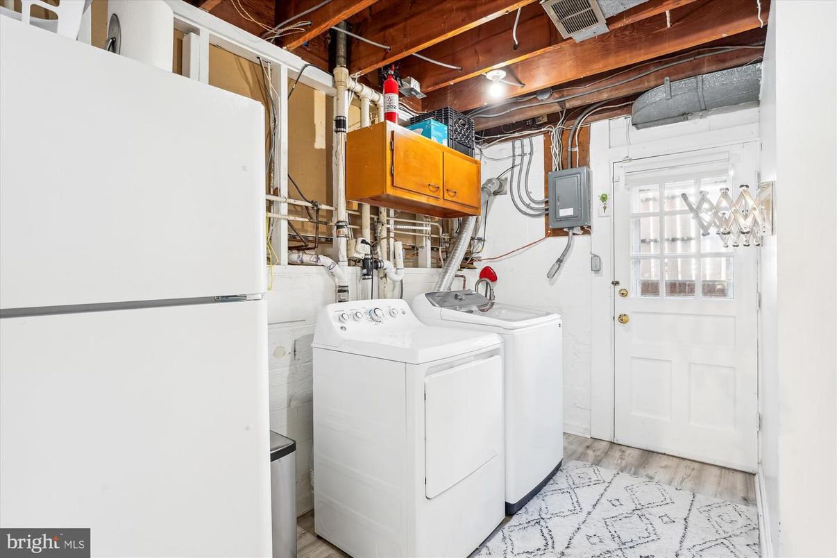 Interior, Utility Closets, Washer, Wood Texture Flooring