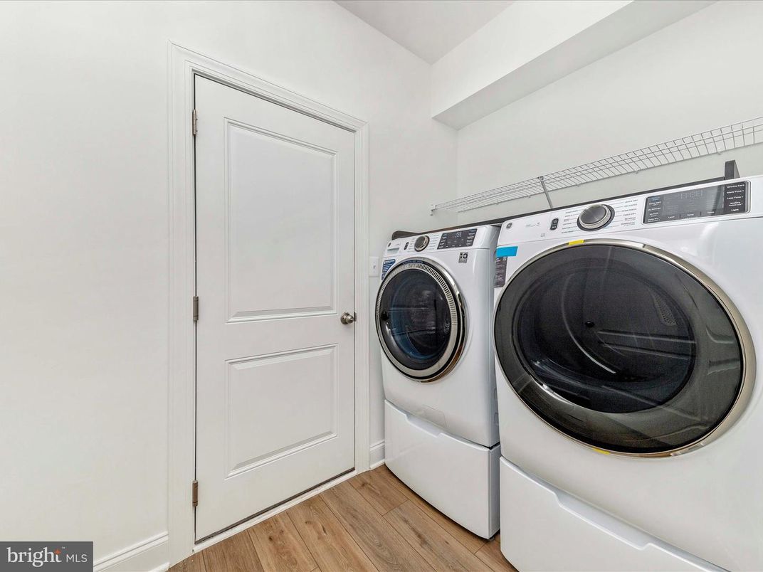 Interior, Washer, Wood Texture Flooring