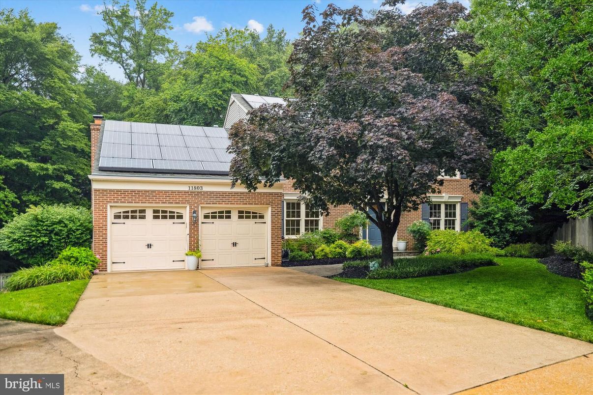 Attached, Exterior, Facade, Brick Facade, Solar Panels, Georgian