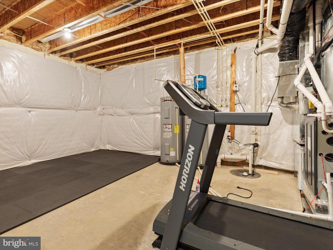 Fitness Equipment, Interior, Wooden Beams
