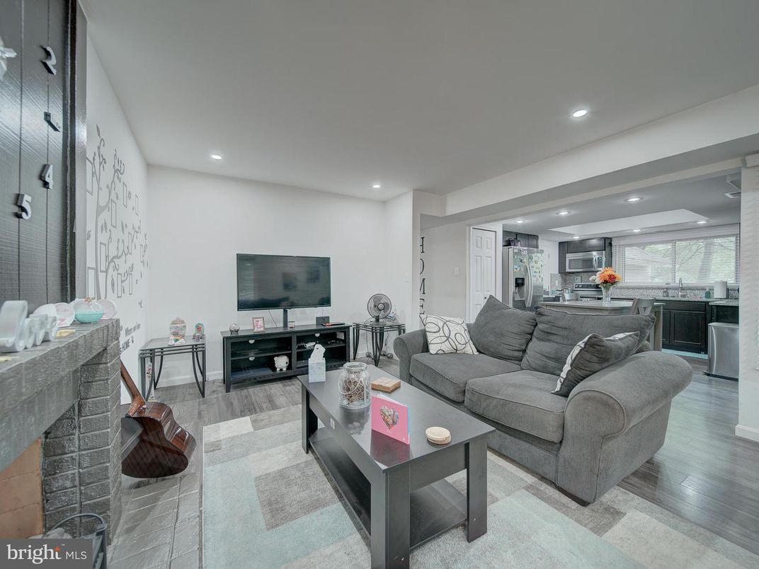 Interior, Kitchen, Living room, Recessed Lighting, Wood Texture Flooring