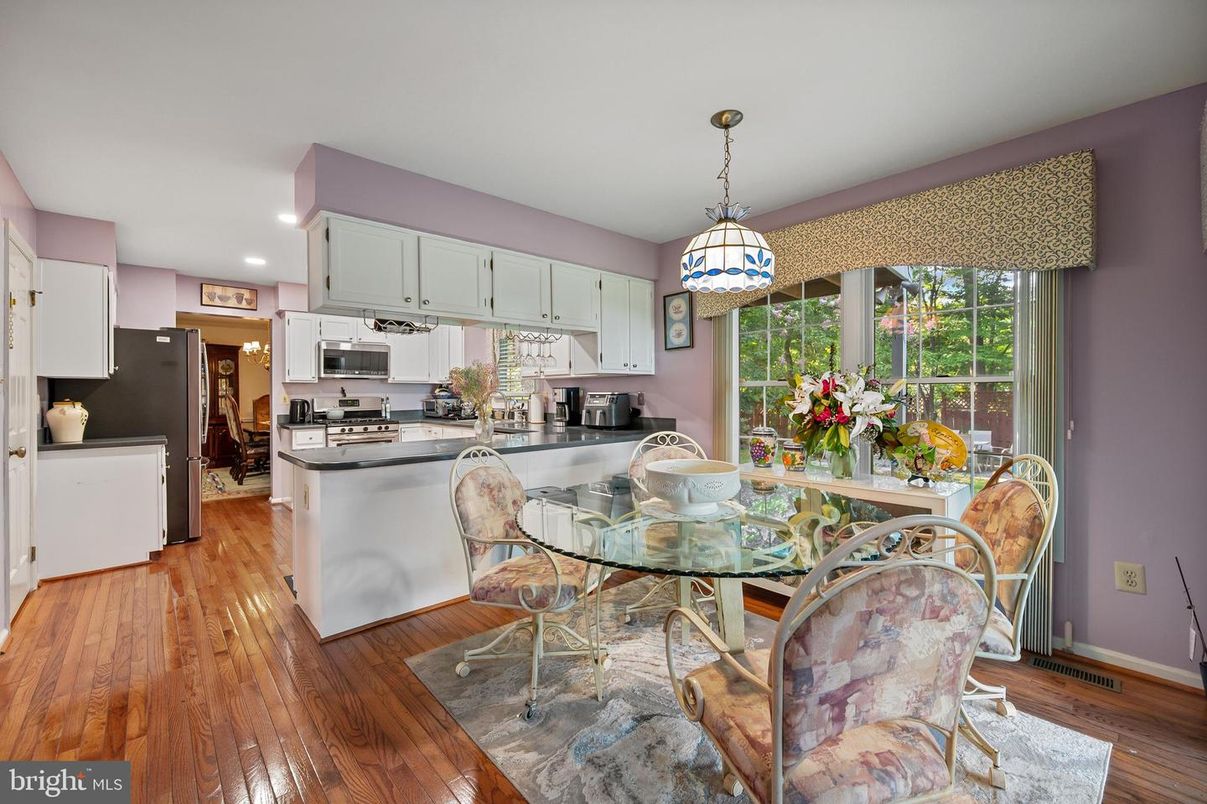 Dining room, Interior, Kitchen, Pendant Lights, Recessed Lighting, Wood Texture Flooring