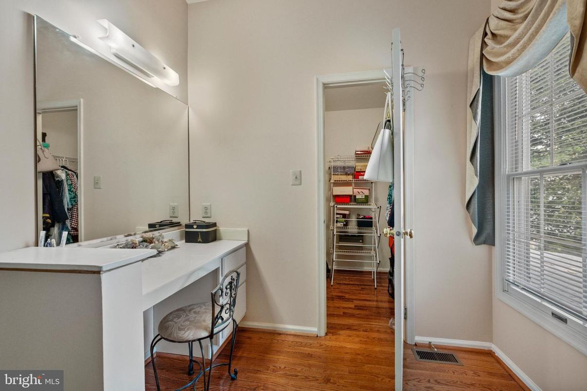 Interior, Walk-in Closets, Wood Texture Flooring