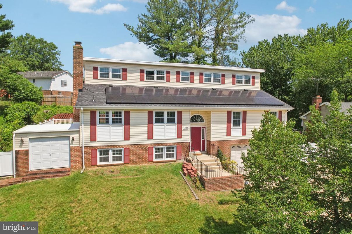 Attached, Exterior, Facade, Raised Ranch