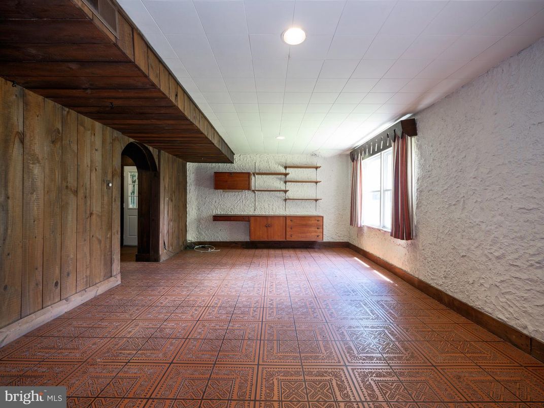Empty room, Interior, Recessed Lighting, Wooden Walls