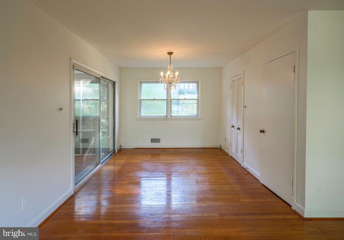 Chandelier, Empty room, Interior, Wood Texture Flooring
