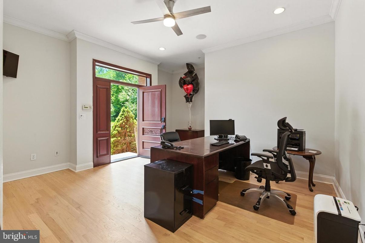 Home Office, Interior, Recessed Lighting, Wood Texture Flooring