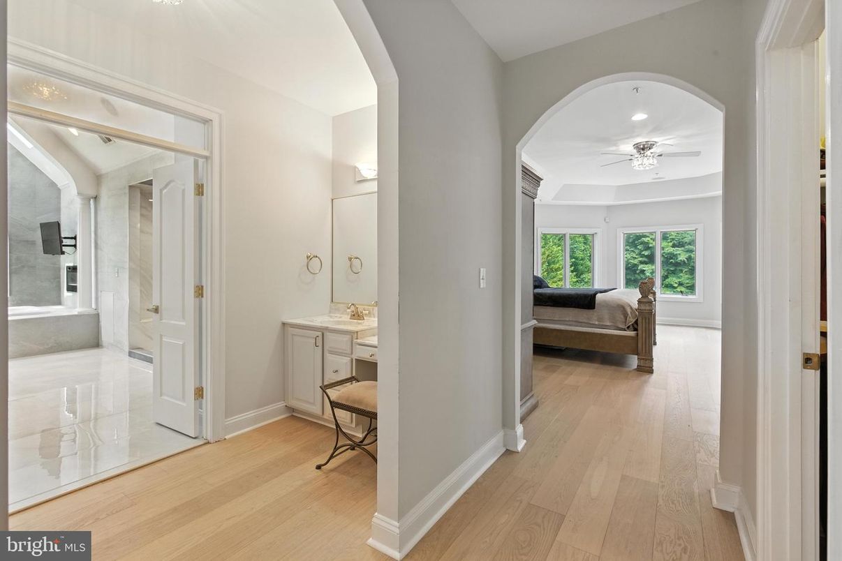 Bathroom, Bedroom, Interior, Recessed Lighting, Wood Texture Flooring