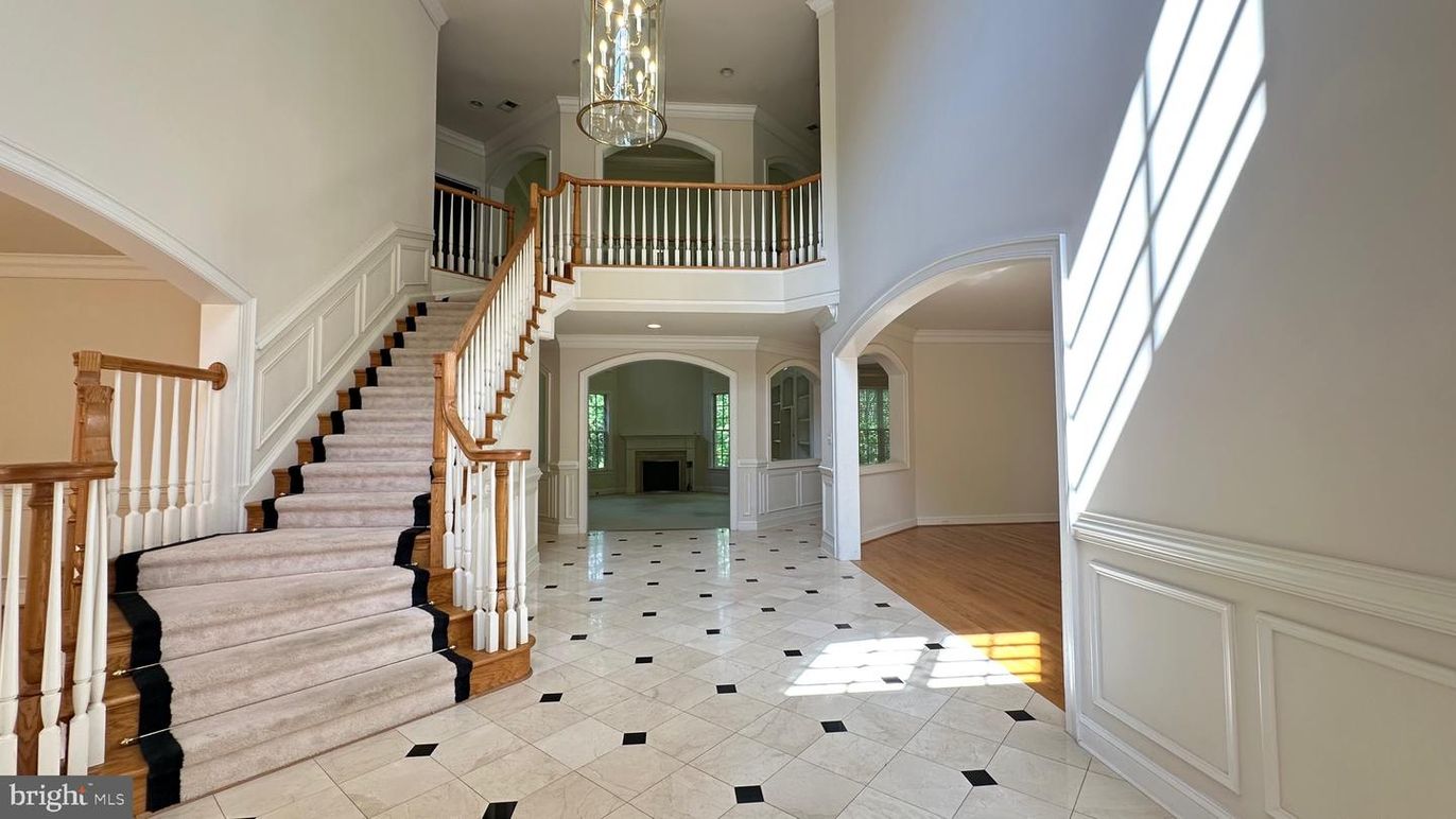 Interior, Pendant Lights, Recessed Lighting, Wood Texture Flooring