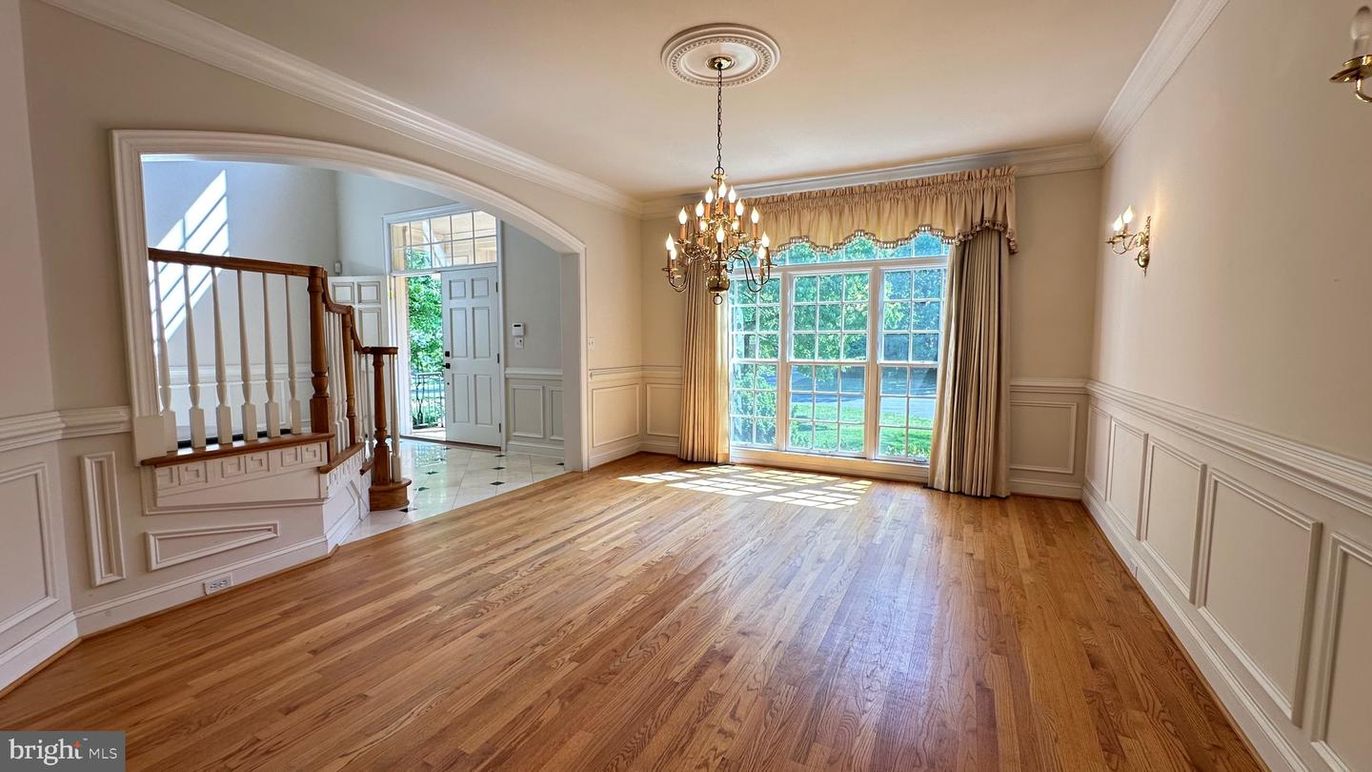 Chandelier, Empty room, Interior, Wood Texture Flooring