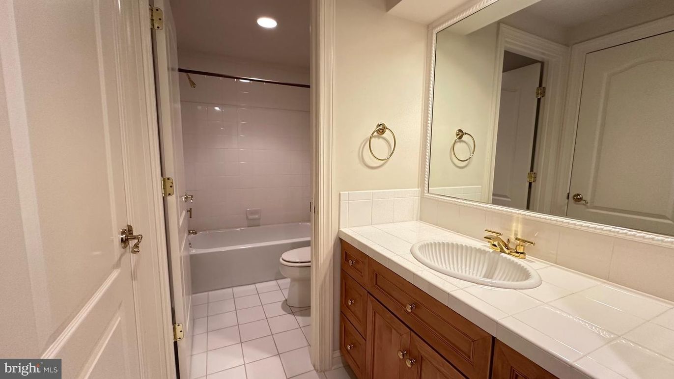 Bathroom, Interior, Recessed Lighting, Tile Countertops