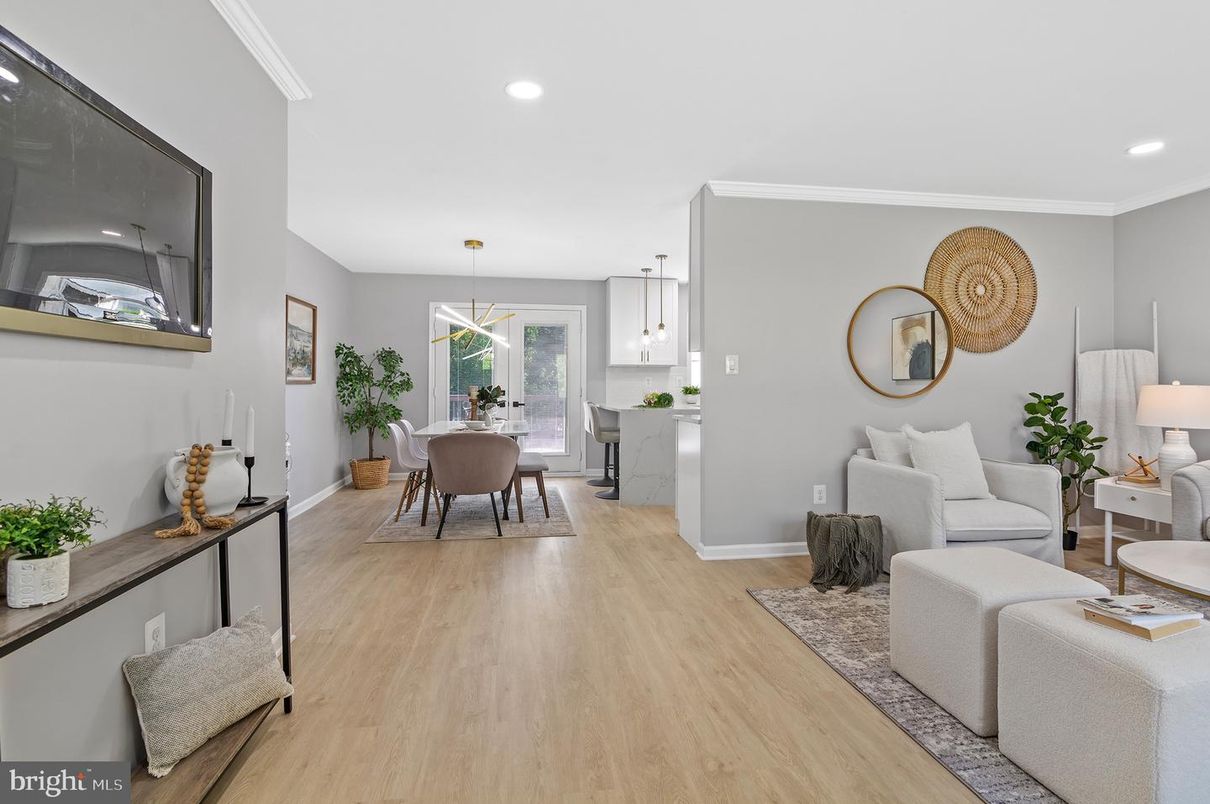 Dining room, Interior, Living room, Pendant Lights, Recessed Lighting, Wood Texture Flooring
