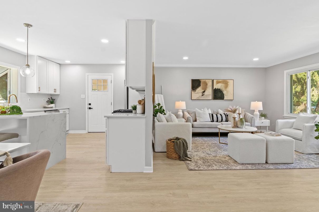 Interior, Kitchen, Living room, Pendant Lights, Recessed Lighting, Wood Texture Flooring