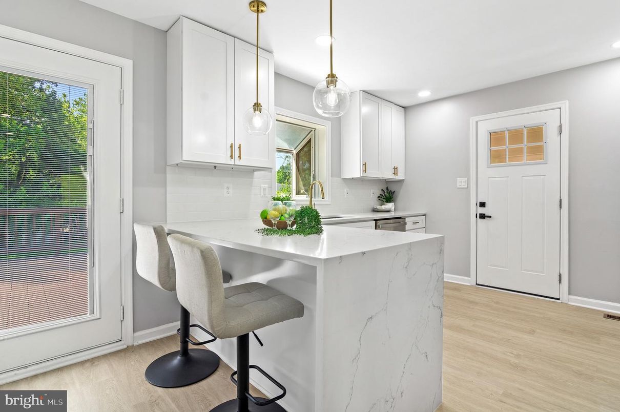 Interior, Kitchen, Pendant Lights, Recessed Lighting, Wood Texture Flooring