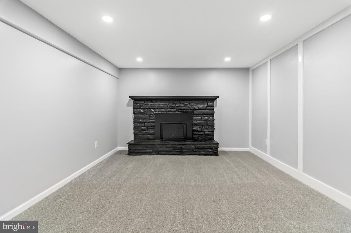 Empty room, Fireplace, Interior, Recessed Lighting