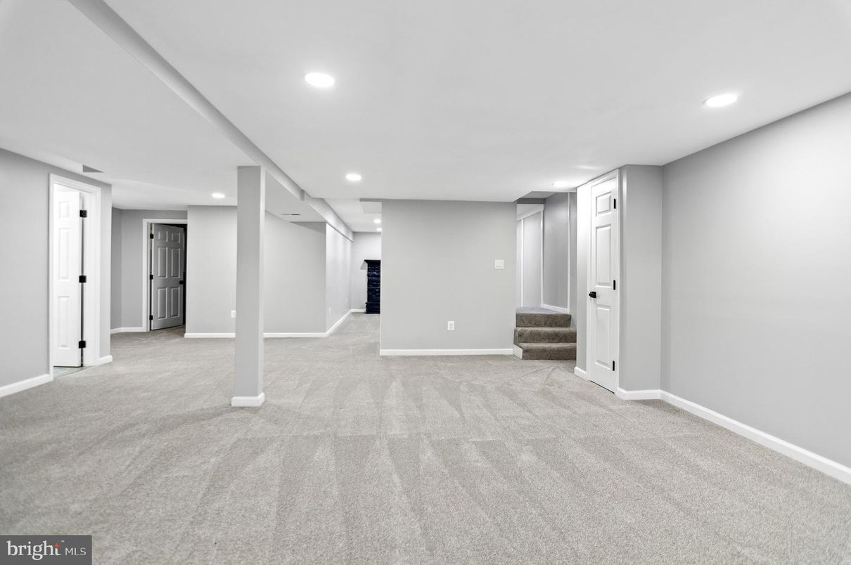 Empty room, Interior, Recessed Lighting