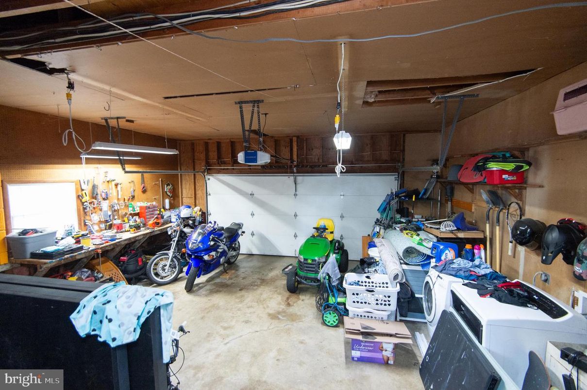 Garage, Interior