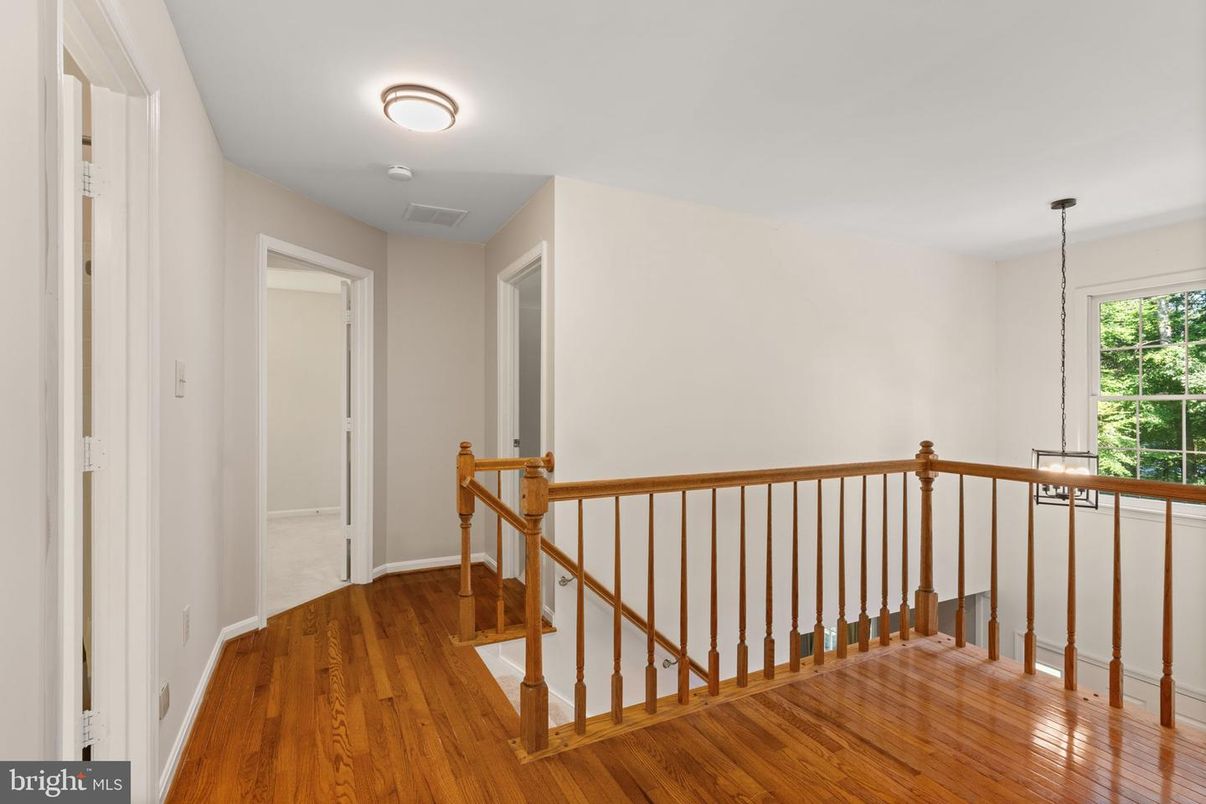 Interior, Pendant Lights, Wood Texture Flooring