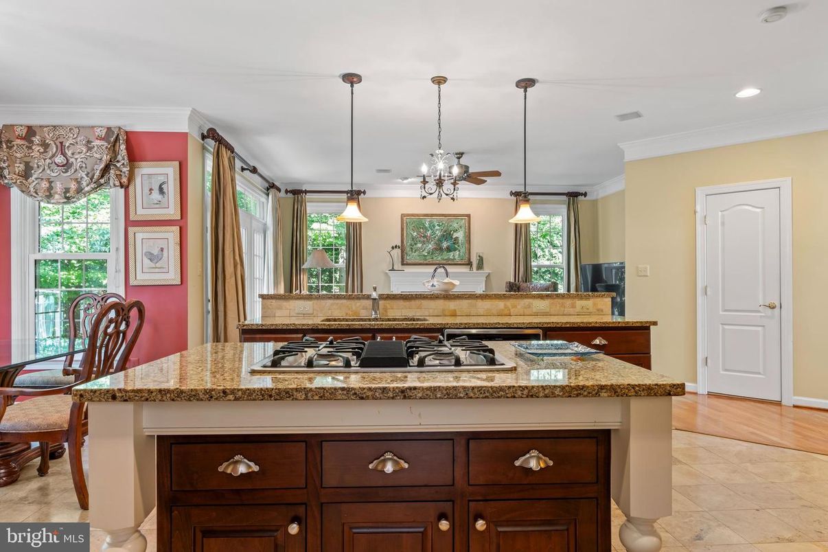 Dining room, Interior, Kitchen, Pendant Lights, Recessed Lighting, Wood Texture Flooring