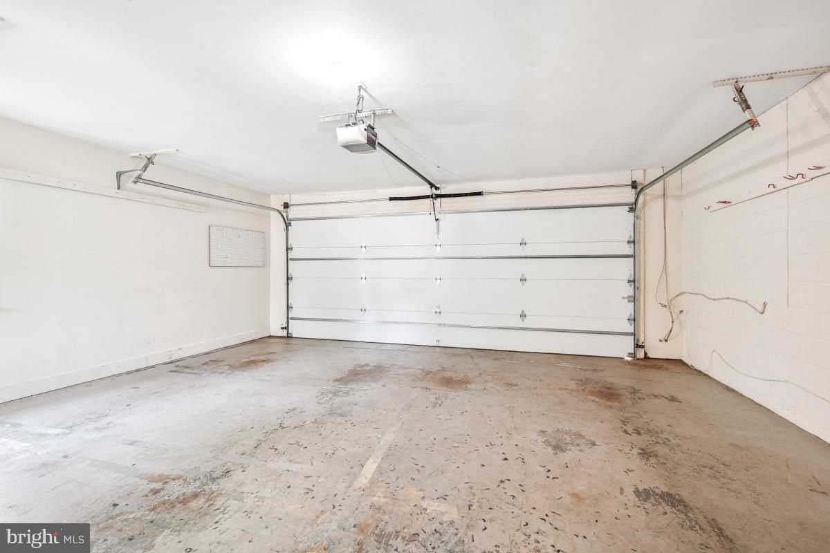 Garage, Interior