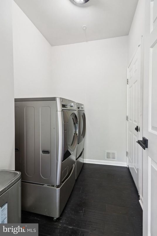 Interior, Washer, Wood Texture Flooring