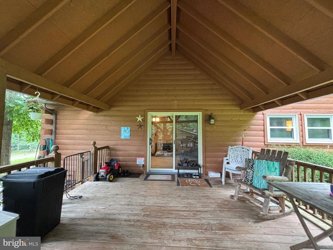 Exterior, Fitness Equipment, Wooden Beams
