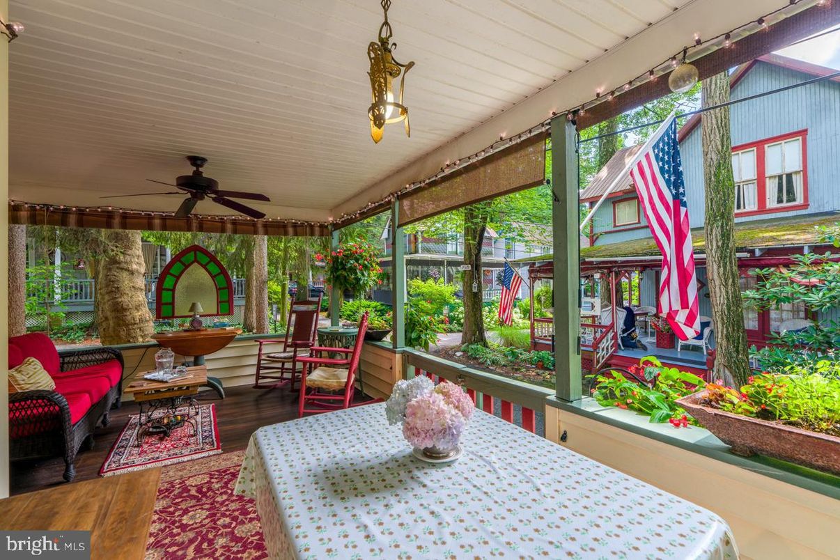 Dining room, Interior, Sun Room, Wood Texture Flooring