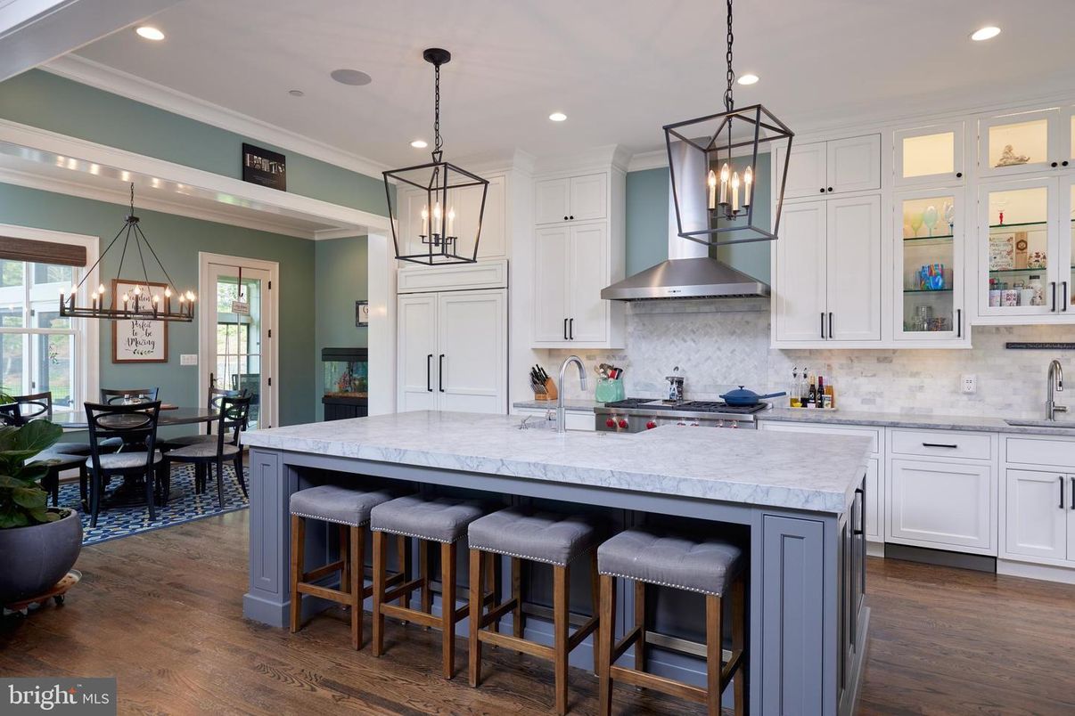 Chandelier, Dining room, Interior, Kitchen, Pendant Lights, Recessed Lighting, Wood Texture Flooring
