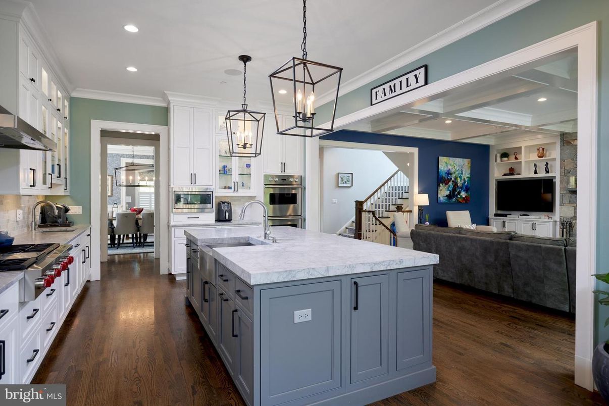 Interior, Kitchen, Living room, Pendant Lights, Recessed Lighting, Stainless Steel Appliances, Wood Texture Flooring