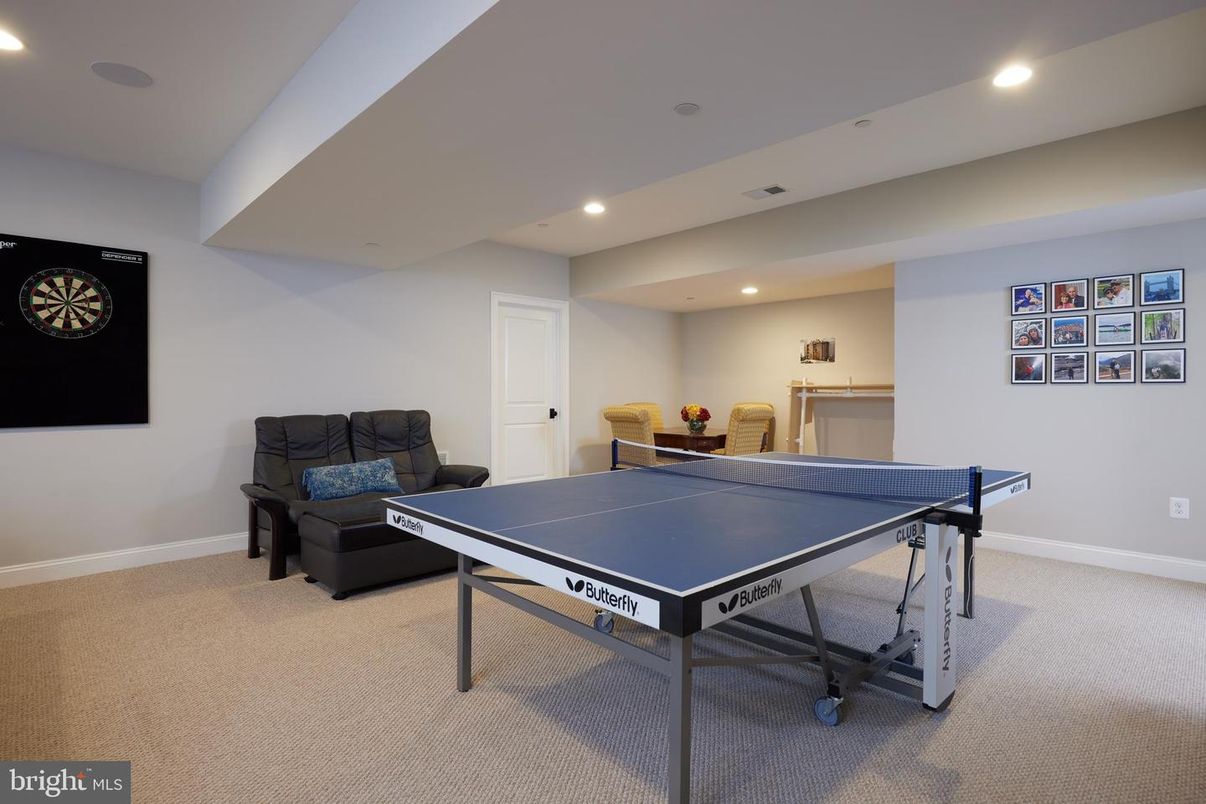 Game Room, Interior, Recessed Lighting