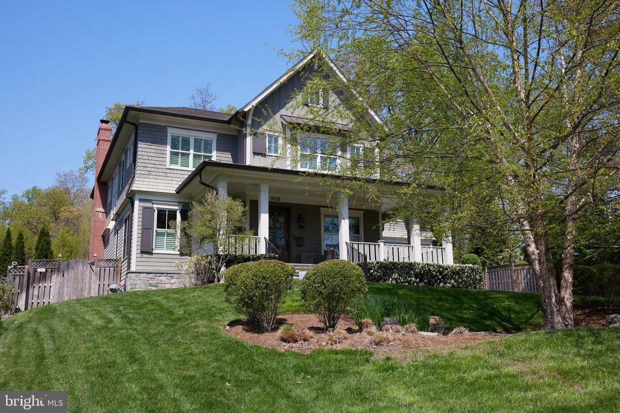 Backyard, Exterior, Facade, Queen Anne Victorian