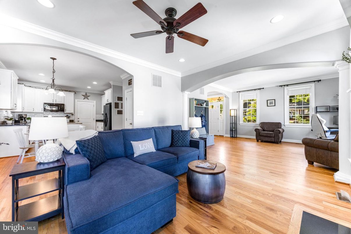 Interior, Kitchen, Living room, Pendant Lights, Recessed Lighting, Stainless Steel Appliances, Wood Texture Flooring