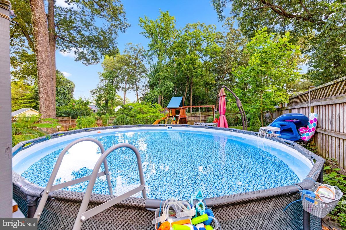 Exterior, Playground, Pool