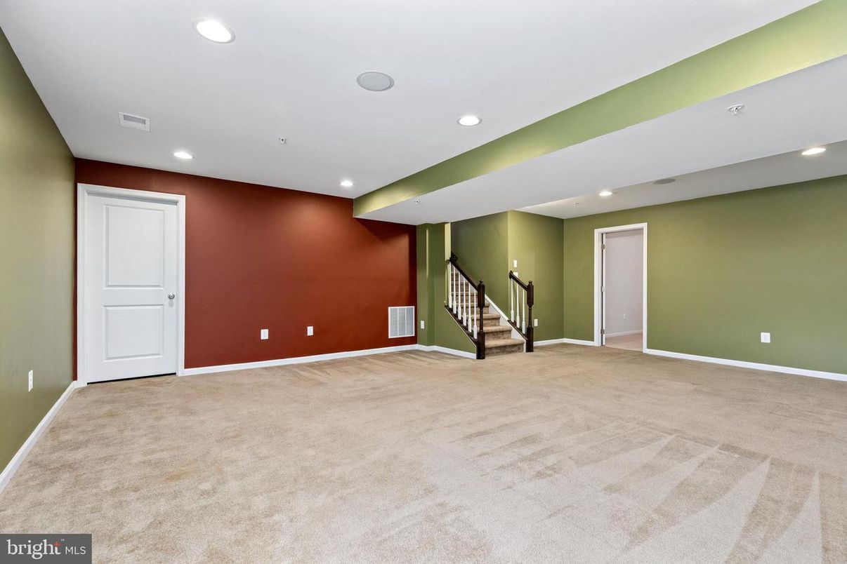 Empty room, Interior, Recessed Lighting