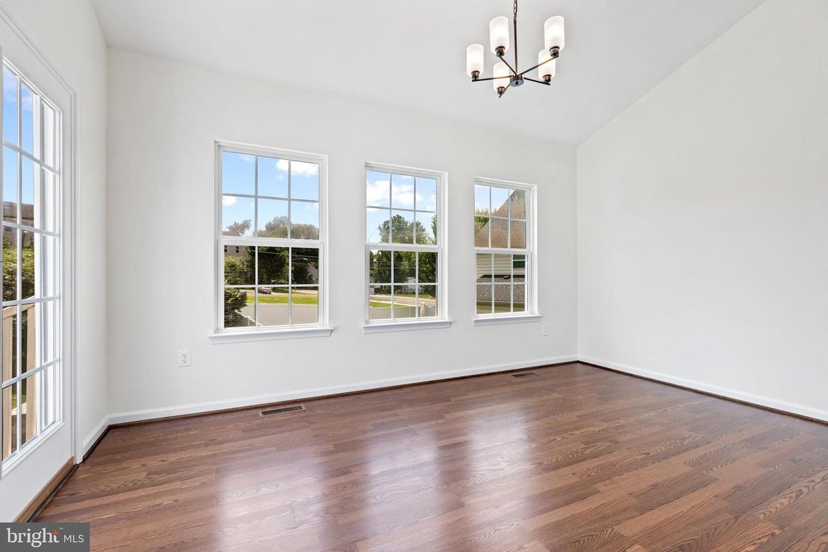 Empty room, Interior, Pendant Lights, Wood Texture Flooring