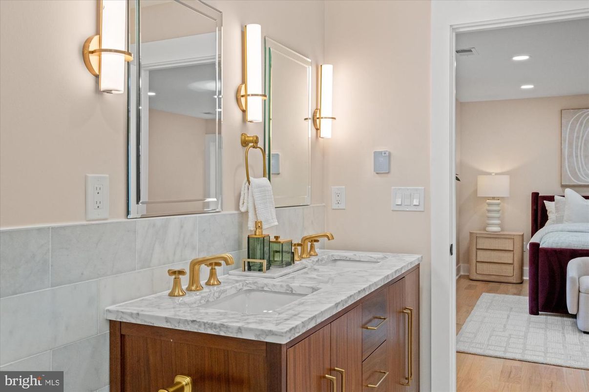 Bathroom, Interior, Recessed Lighting, Wood Texture Flooring