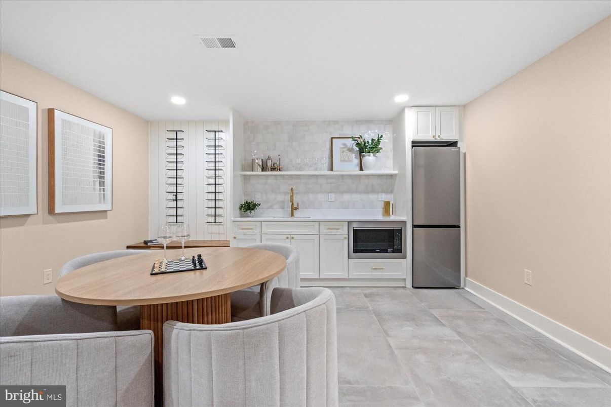 Dining room, Interior, Kitchen, Recessed Lighting, Stainless Steel Appliances