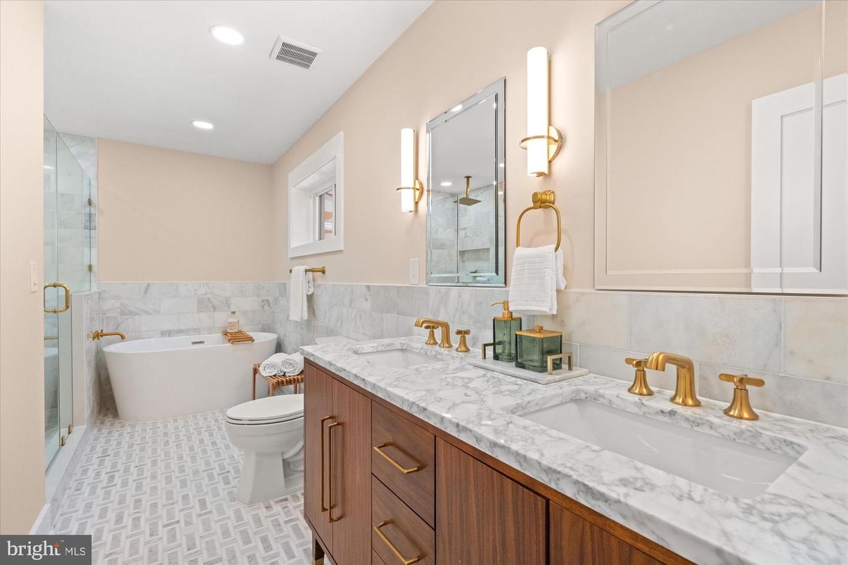 Bathroom, Dual Sink Vanities, Free Standing Baths, Glass Shower, Interior, Recessed Lighting