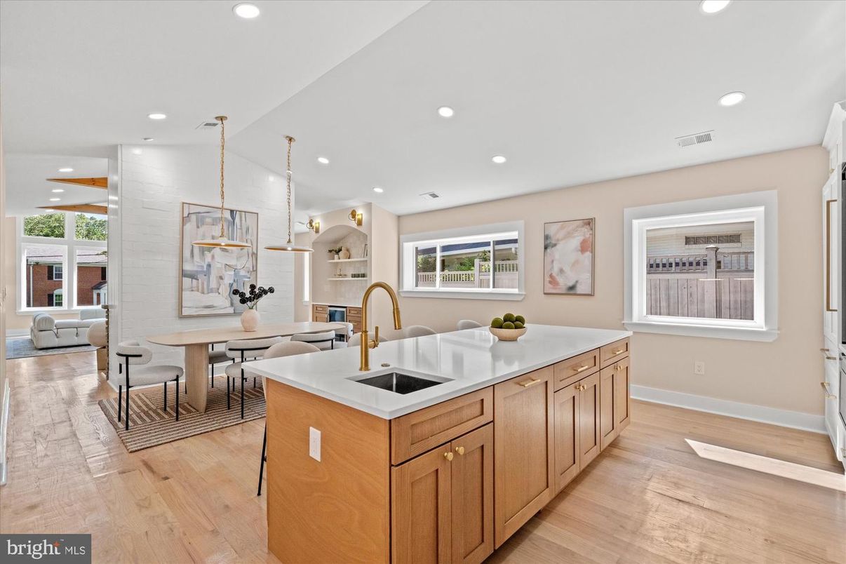 Dining room, Interior, Kitchen, Pendant Lights, Recessed Lighting, Wood Texture Flooring