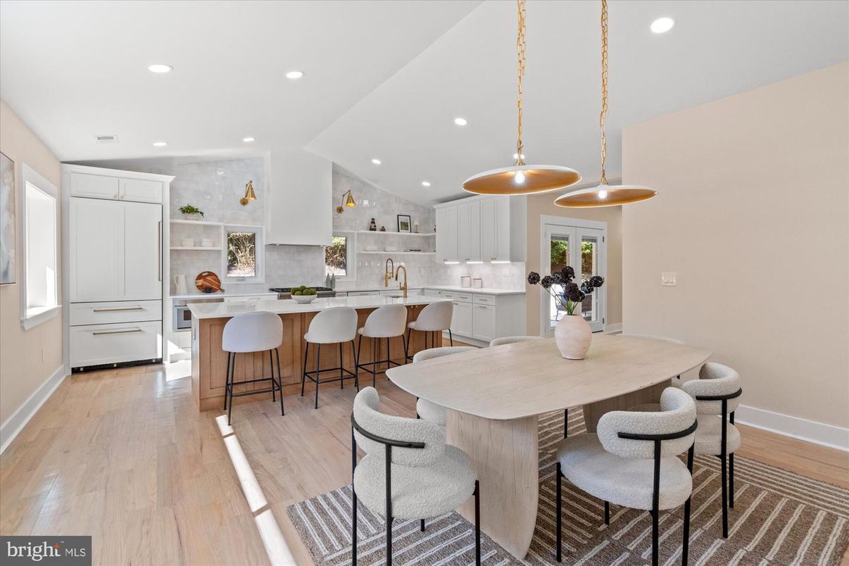 Dining room, Interior, Kitchen, Pendant Lights, Recessed Lighting, Wood Texture Flooring