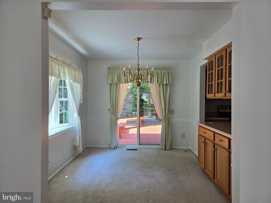 Chandelier, Empty room, Interior