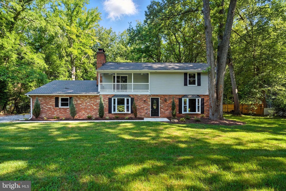 Backyard, Exterior, Facade, Brick Facade, Split Level